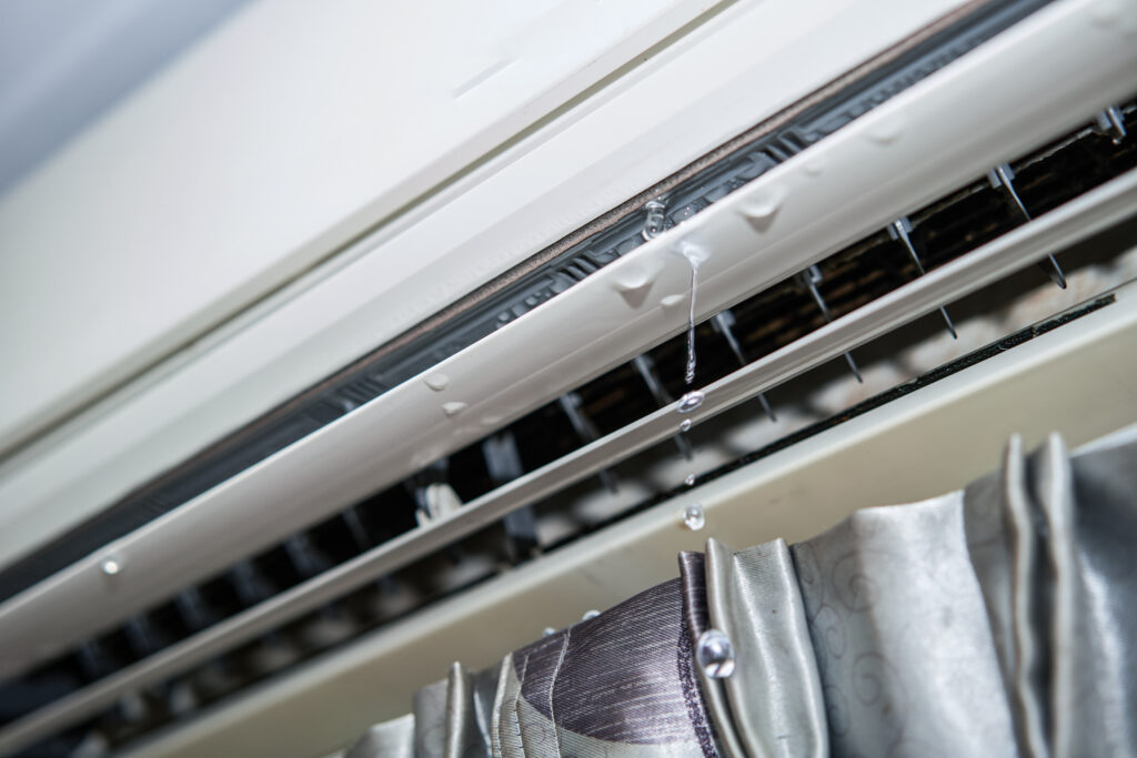 condensate pump Water leaking from the air conditioner drips from the cooler.