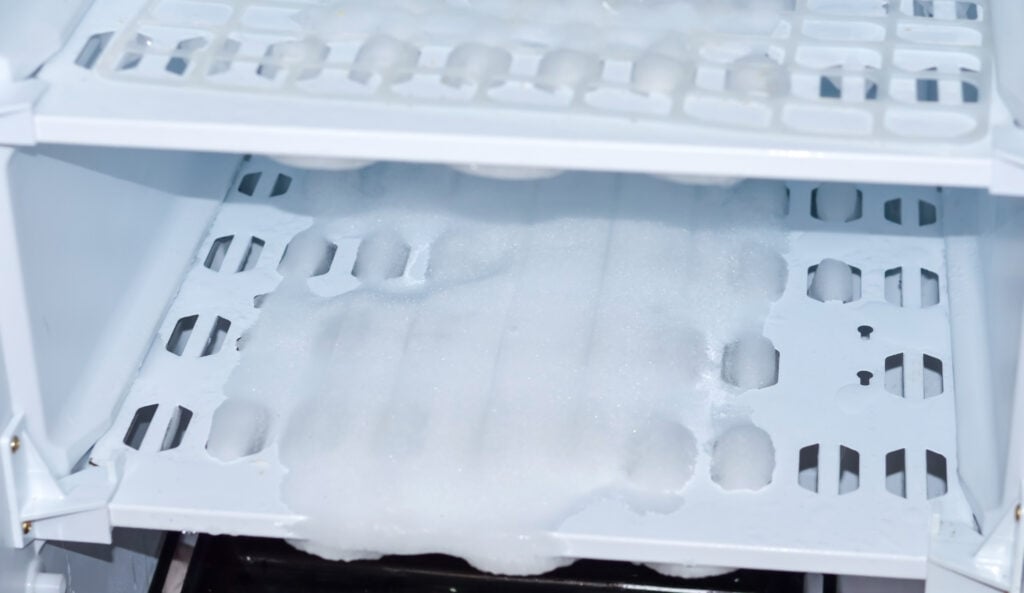 commercial refrigeration equipment freezer, violation of the cooling element of the refrigerator, problem, repair.